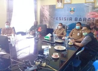 Pemkab Pesisir Barat Ikuti Vicon Tatap Muka Menko Polhukam Dengan Pemerintah Daerah dan Penyelenggara Pilkada Dengan Tema Refleksi dan Proyeksi Pelaksana Pilkada Serentak Tahun 2020