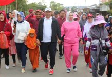 Masyarakat Kecamatan Sukau Jalan Sehat Bersama Bupati Dan Wakil Bupati Lampung Barat