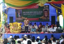 H. Parosil Mabsus Hadiri Majlis Taklim Pengajian Akbar Haul Syaikh Abdul Qodir Al – Jailani Di Kelurahan Sekincau