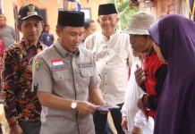 Bupati Lampung Barat Meninjau Kegiatan Sunatan Masal Yang Diselenggarakan Oleh DPC PS Bekerja Sama Dengan DPC PDIP