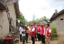 Warga Desa Beraja Yekti Terkena Musibah Angin Puting Beliung, Pemkab Lampung Timur Berikan Bantuan