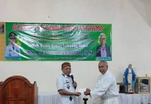Bupati Lampung Timur M. Dawam Rahardjo secara simbolis meletakkan Batu Pertama Pembangunan Greja Katholik stasi Santo Antonius
